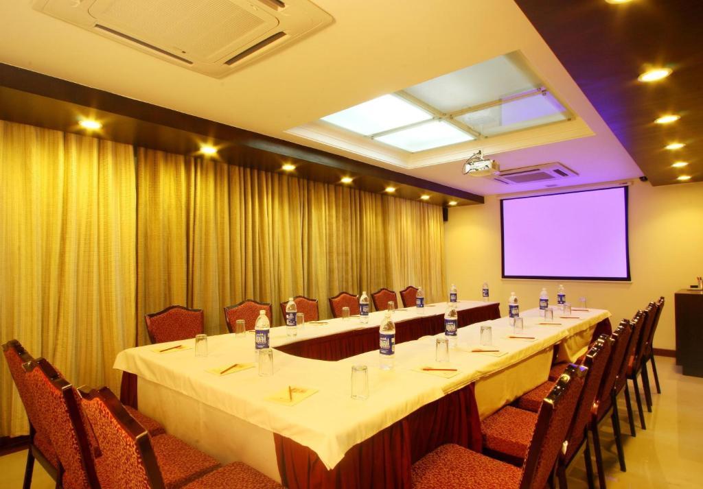 Ambience Executive Hotel Pimpri-Chinchwad Zakenleven foto