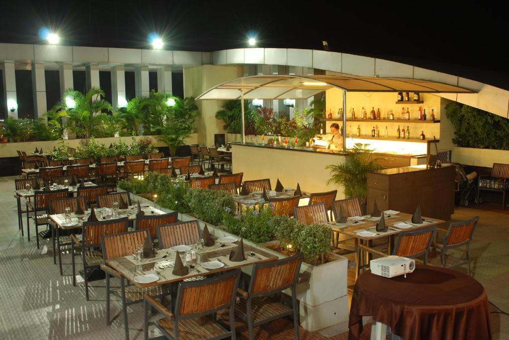 Ambience Executive Hotel Pimpri-Chinchwad Restaurant foto