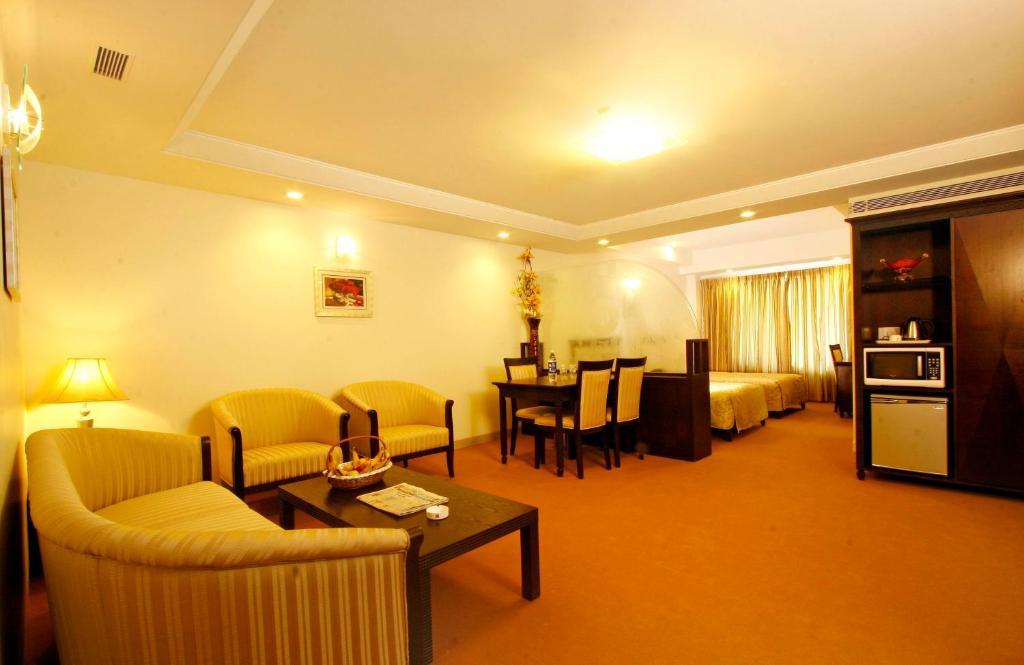 Ambience Executive Hotel Pimpri-Chinchwad Kamer foto