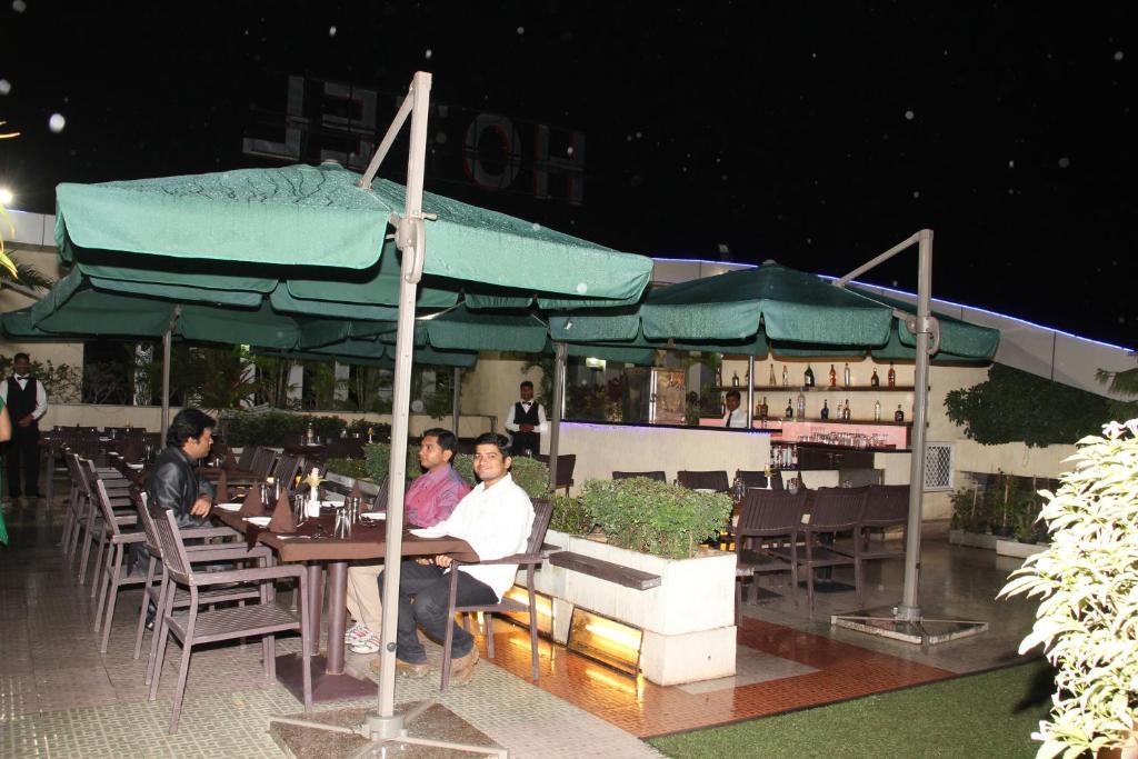 Ambience Executive Hotel Pimpri-Chinchwad Restaurant foto